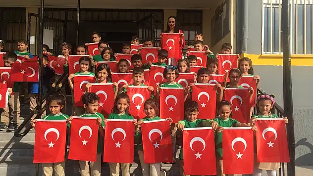 KÜÇÜK ÖĞRENCİLERDEN HAREKATA DESTEK