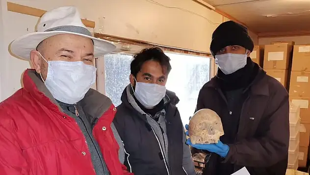 KÜLTEPE'DE ÇIKAN İNSAN KAFATASLARI, DÖNEMİN AKRABALIK İLİŞKİLERİNE IŞIK TUTACAK