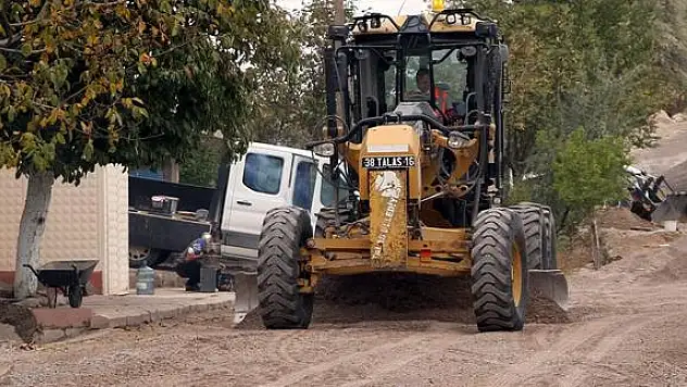 KURUKÖPRÜ'DE DOĞALGAZ SONRASI ASFALT ÇALIŞMASI