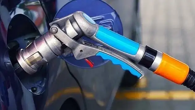 LPG'ye zam geldi: Gece yarısı tabelalar değişti