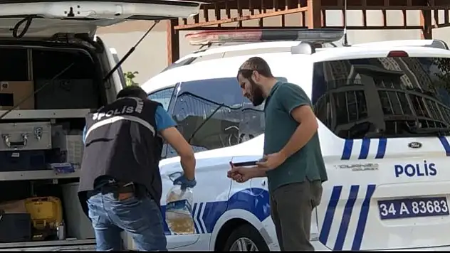 LÜKS SİTEDEKİ ODASINDA ÖLÜ BULUNDU
