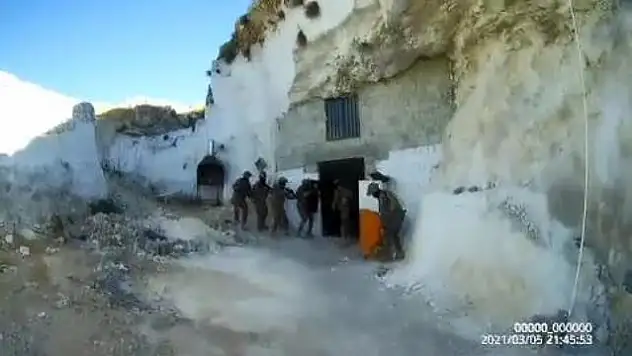 MAĞARAYA BASKIN YAPAN EKİPLER, İÇERİDE MANZARAYA İNANAMADILAR