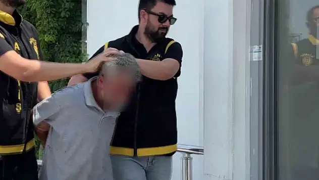 Mağazadan takıları çalan hırsızdan pes dedirten savunma