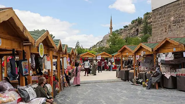 MAHARETLİ ELLER, BU HAFTA DA YOĞUN İLGİ BEKLİYOR