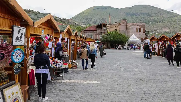 'MAHARETLİ ELLER'İN YAPTIKLARI GÖRÜCÜYE ÇIKIYOR