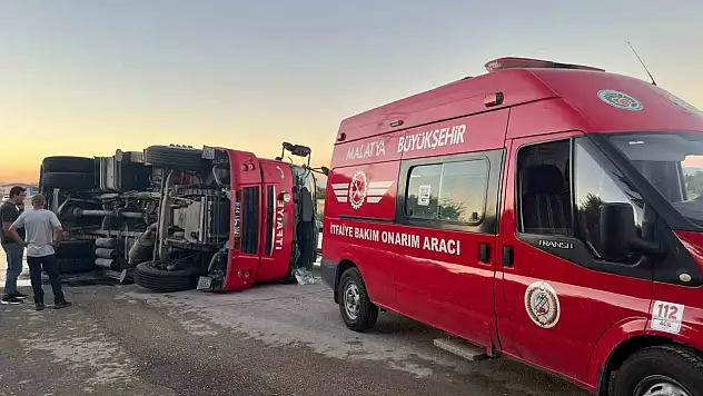Yangın ihbarına giden itfaiye aracı devrildi: 3 yaralı