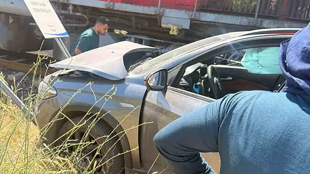 Manzarayı çekerken tren kazasını kaydetti