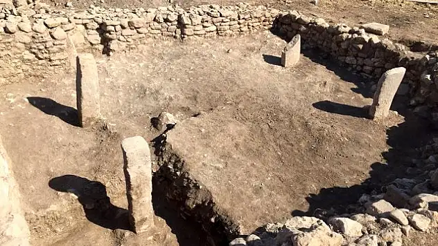 MARDİN DARGEÇİT'TE 11 BİN 300 YILLIK TAPINAK BULUNDU