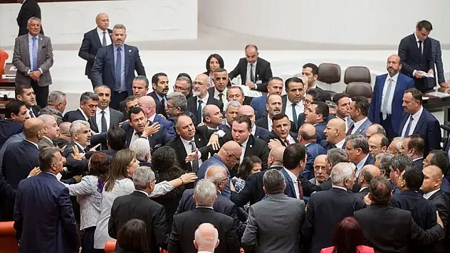 MECLİS KARIŞTI!
