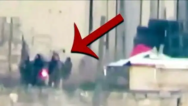 MEHMETÇİKLERİMİZİ ŞEHİT EDEN ESED'İN ASKERLERİ, SİGARA İÇERKEN HAVAYA UÇURULDU
