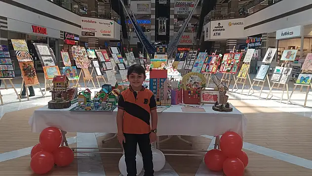 Melih Eymen'in yıl sonu sergisi büyük beğeni topladı