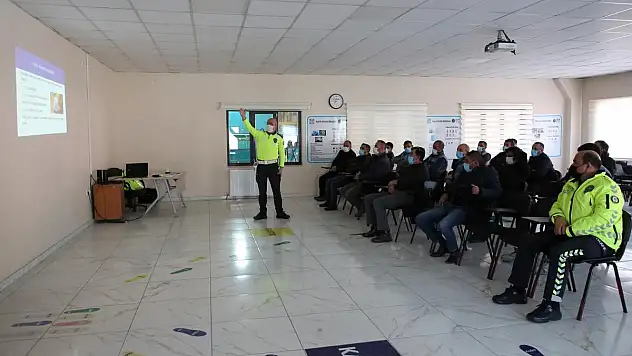 MELİKGAZİ BELEDİYE PERSONELİNE TRAFİK EĞİTİMİ