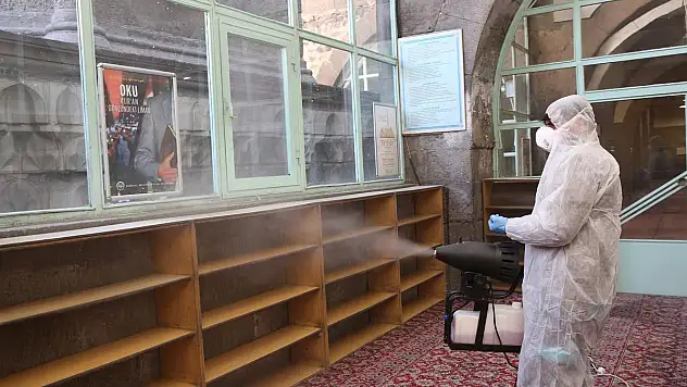 Melikgazi Belediyesi, cami ve sosyal tesisleri dezenfekte etti
