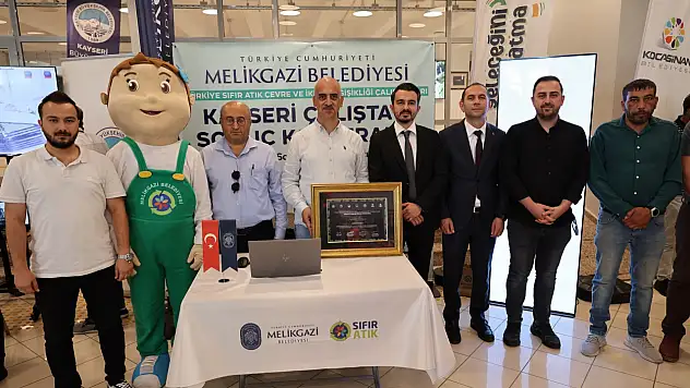 Melikgazi Belediyesi'nin sıfır atık başarısına teşekkür plaketi
