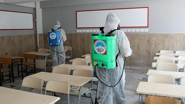MELİKGAZİ BELEDİYESİ, SINAV ÖNCESİ OKULLARI DEZENFEKTE EDİYOR