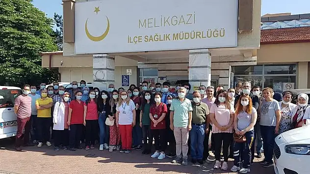 MELİKGAZİ MOBİL AŞI EKİPLERİ 'AŞI' İÇİN KOLLARI SIVADI