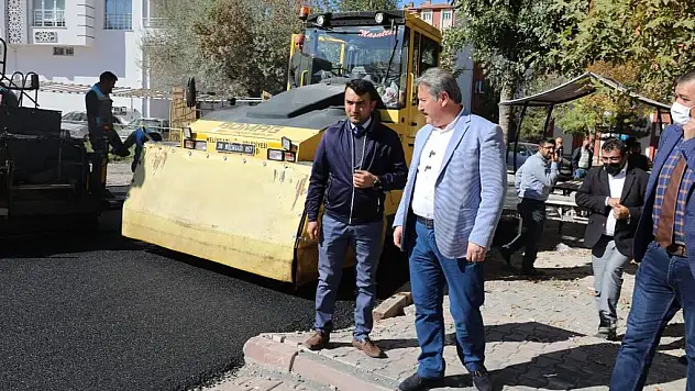 MELİKGAZİ'DE ASFALT ÇALIŞMALARI HIZ KESMEDEN DEVAM EDİYOR