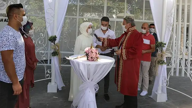 MELİKGAZİ'DE KIR NİKAHI DÖNEMİ BAŞLADI