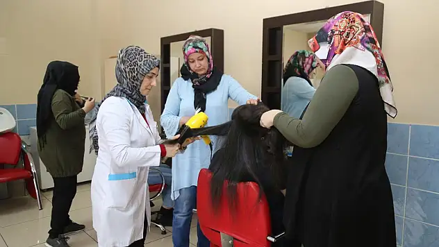 MELMEK Kuaförlük Kursları kadınlara istihdam kapısı açıyor