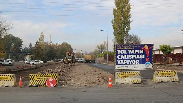 MENSUCAT CADDESİ YENİLENİYOR