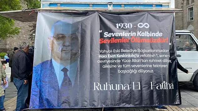 Merhum Hacı Esat Keskinkılıç için hayır lokması dağıtıldı