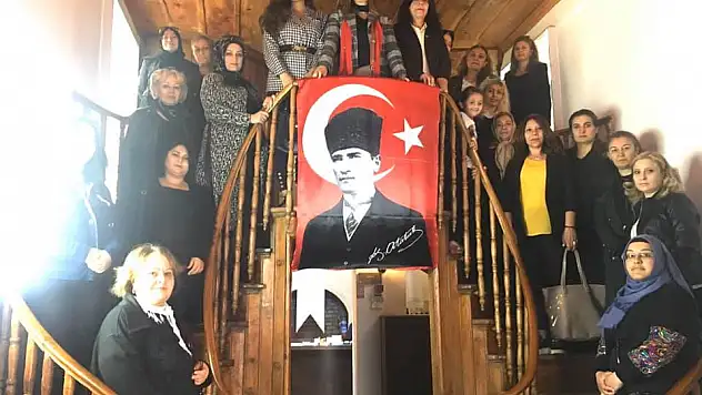 MHP Kadın Kolları'ndan Atatürk Evi'ne Ziyaret