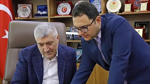 MHP KAYSERİ İL BAŞKANI TOK, AA'NIN 'YILIN FOTOĞRAFLARI'NI OYLADI