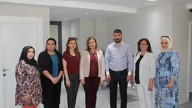 MHP KAYSERİ İL KADIN KOLLARI'NDAN HUNAT TV'YE ZİYARET