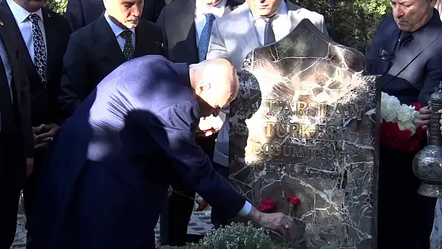 MHP Lideri Bahçeli'den Türkeş'in kabrine bayram ziyareti
