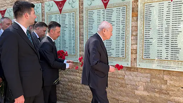 MHP Lideri Bahçeli Ülkücü Şehitler Anıtı'nı ziyaret etti