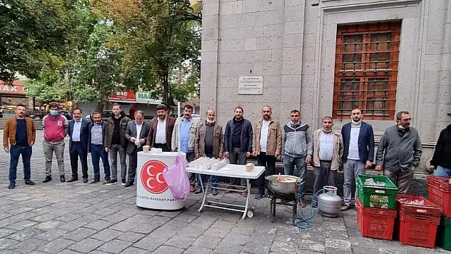 MHP MELİKGAZİ'DEN CAMİ CEMAATİNE ÇORBA İKRAMI