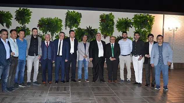 MHP'Lİ ESKİ İL BAŞKANI METE EKE, SEVENLERİYLE İFTARDA BULUŞTU