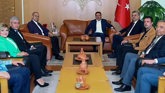 MHP'Lİ HEYETTEN VALİ ÇİÇEK VE KARABÖRK'E ZİYARET