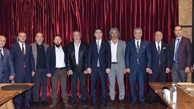 MHP'Lİ ÖZDEMİR, DOĞU TÜRKİSTAN DAVASININ TEMSİLCİLERİ İLE BİR ARAYA GELDİ