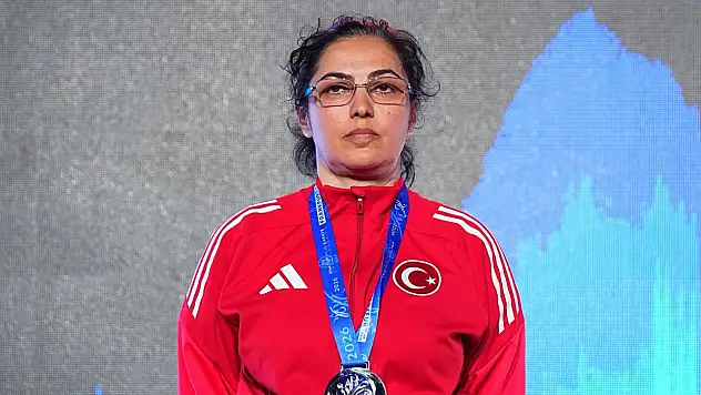 Milli para karateci Suna Saraçoğlu, Avrupa ikincisi oldu