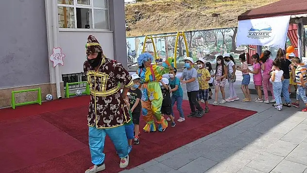MİNİKLER BÜYÜKŞEHİR'İN ÇOCUK ŞENLİĞİ'NDE BULUŞTU
