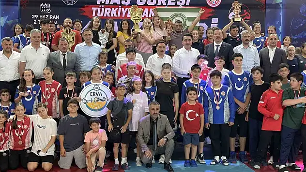 Minikler ve Yıldızlar Mas Güreşi Türkiye Şampiyonası Kayseri'de başladı