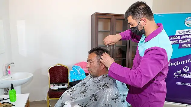 MOBİL BERBER KIRSALDA ÜCRETSİZ TIRAŞ EDİYOR