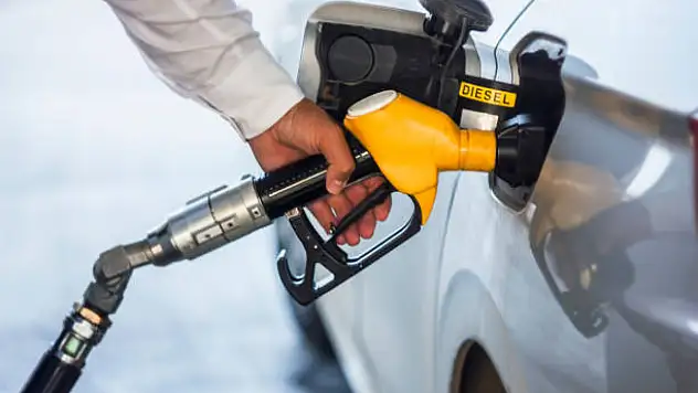 Motorine bu gece yarısı indirim bekleniyor