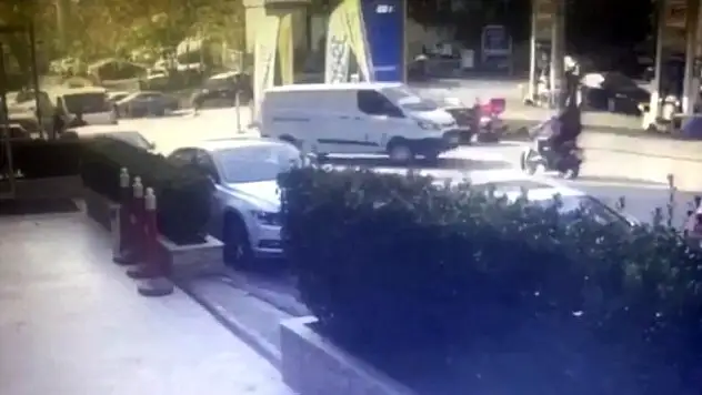 MOTOSİKLETLİ GENCİ CANINDAN ALAN FECİ KAZA KAMERADA