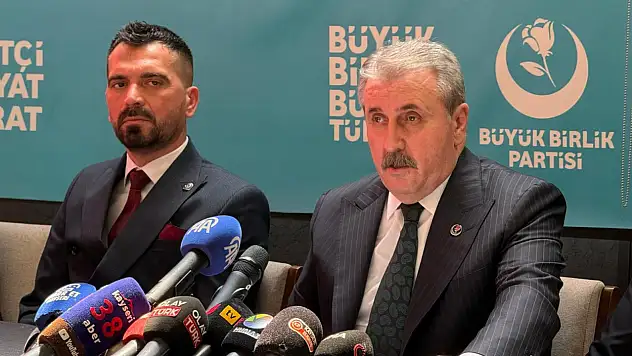 Mustafa Destici: Batı, Kıbrıs'ta bir savaş başlatma niyetindedir