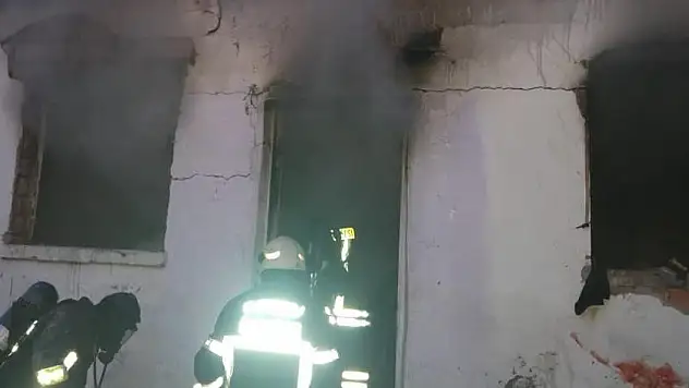 MÜSTAKİL EVDE GAZ SIKIŞMASI SONUCU PATLAMA: 6 YARALI