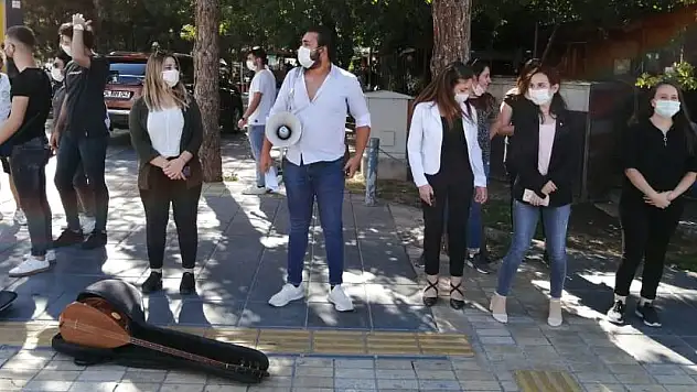 MÜZİSYENLER, GELEN YASAKLARA İSYAN ETTİ