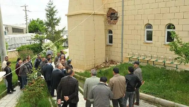 Namaza 7 dakika kala camiye yıldırım düştü