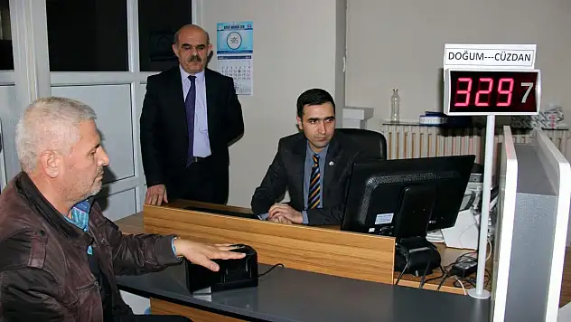 Nüfus müdürlüklerinde yeni kimlik kartı yoğunluğu