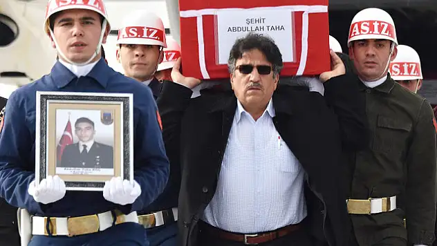 Oğlunun Tabutunu 2 Eliyle Omuzlamıştı! KHK ile İhraç Edilen Afrin Şehidinin Babası Göreve İade Edildi