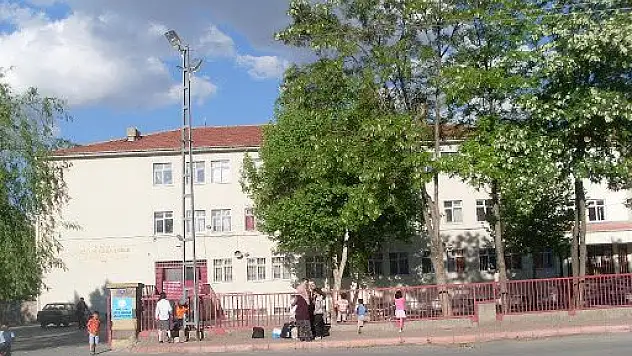 ÖĞRENCİLER, VİRÜS TATİLİNDE ÖĞRETMENLERİNİ UNUTMADI