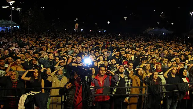 ÖĞRENCİLERDEN ASKERLERE SELAMLI DESTEK
