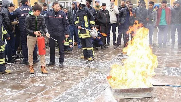 Öğrencilere Yangın Tatbikatı