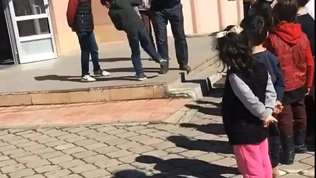 Öğrencileri Döven Okul Müdürü, Görevden Alındı